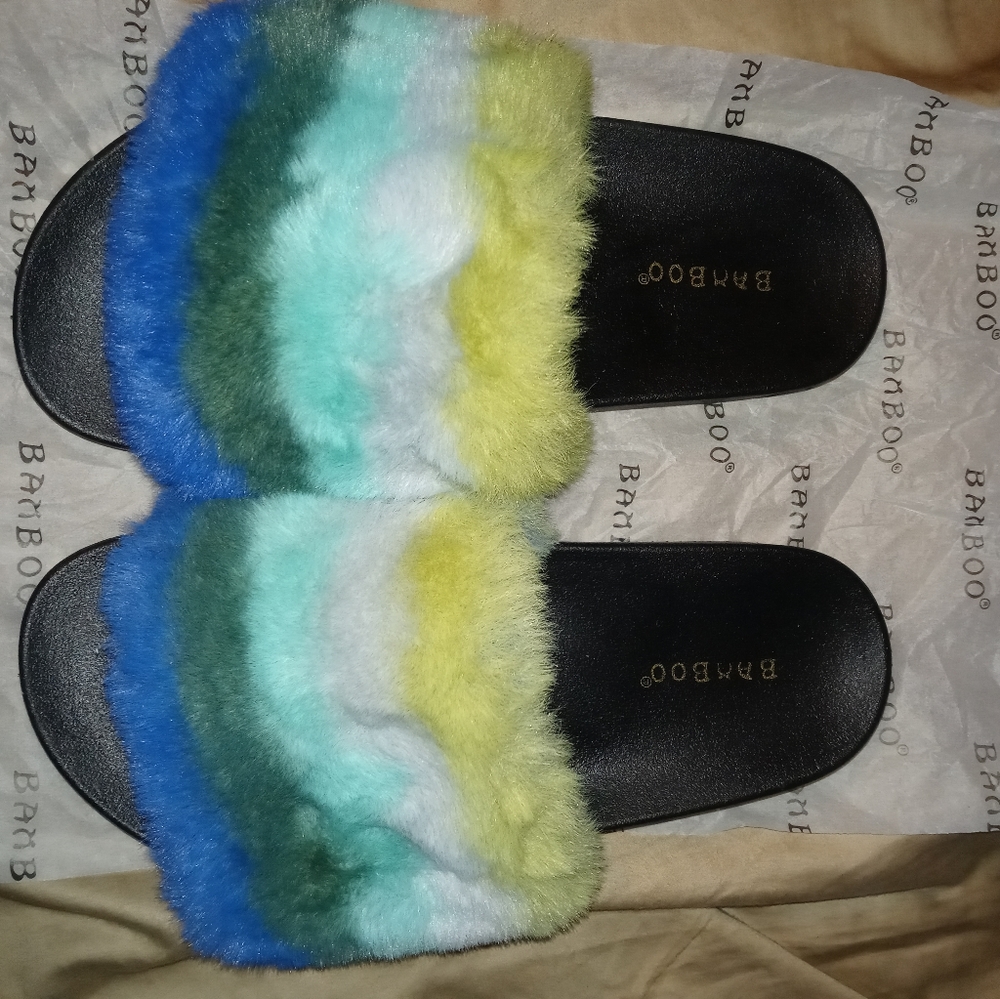 Fur slides/ flip flops/ sandals/ poolside